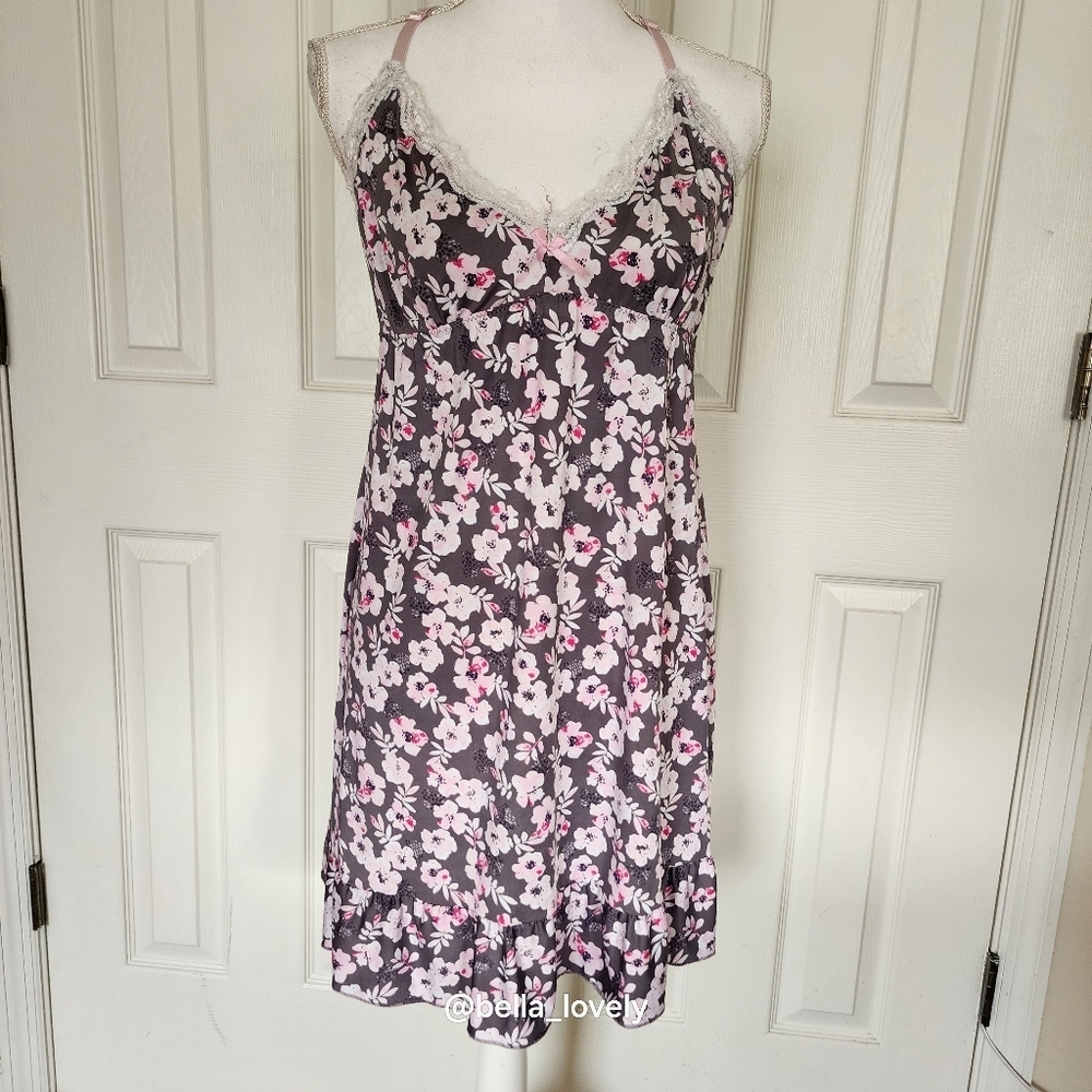 🏖 Marilyn Monroe Brand Floral Lace Trim Nightgown